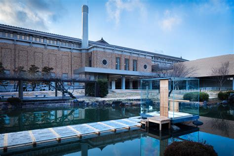 京都市京セラ美術館 アクセス そして、なぜカラスは美術館を好むのか？